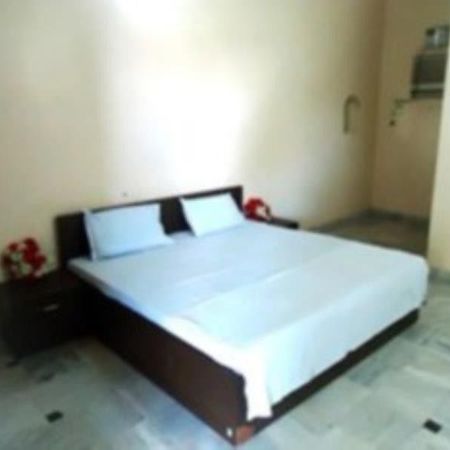 Kedar Dham Hotel Mathura Kültér fotó